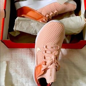 Woman’s Nike air max bella TR 2